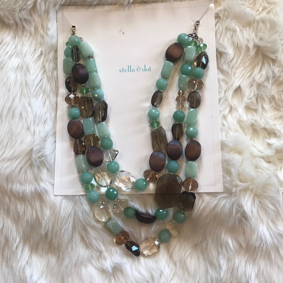 Stella & Dot Necklace - Picture 2 of 3